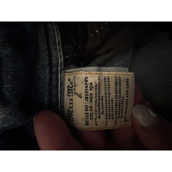 Miss Me Women's JB5014P89 Boyfriend Distressed Capri Jeans - Size 28x24 - Picture 7 of 9